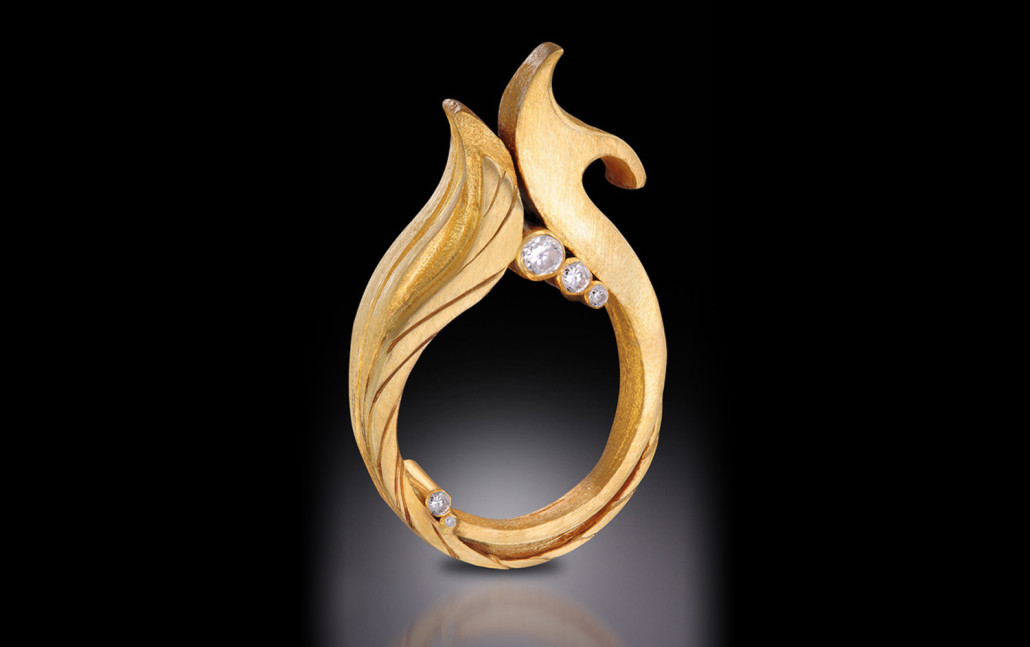 Hollow-Ring-18k-and-Diamond