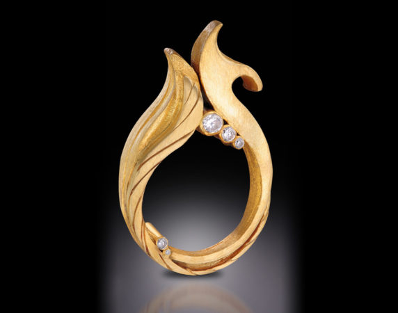 Hollow-Ring-18k-and-Diamond